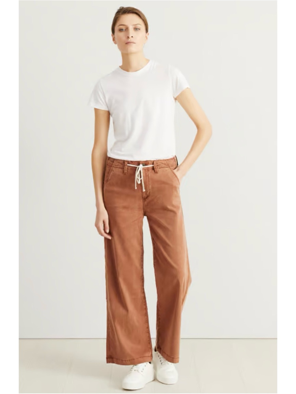 Wide-Leg High-Rise Jeans in Rust Brown